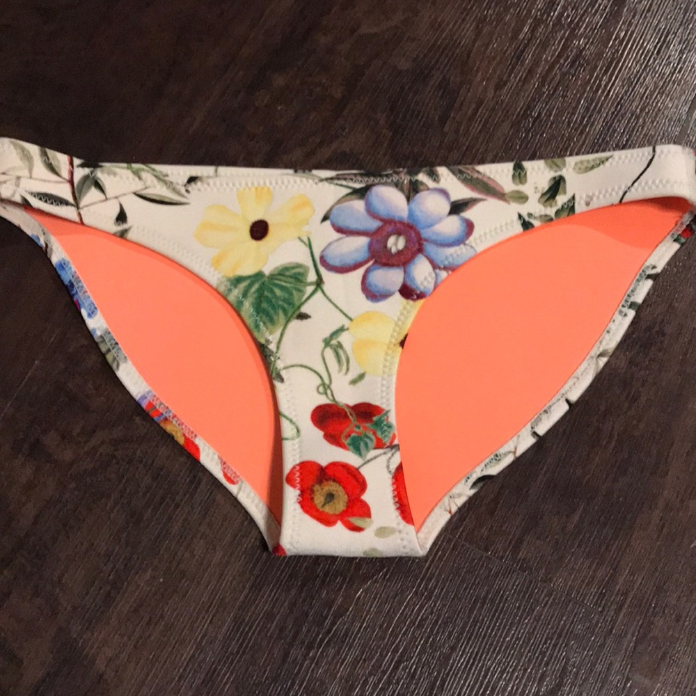Triangl Paloma Swimsuit Bottoms size medium